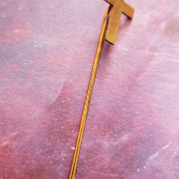 Relisted -Vintage cross stick pin gold tone crucifix brooch - Picture 16 of 16